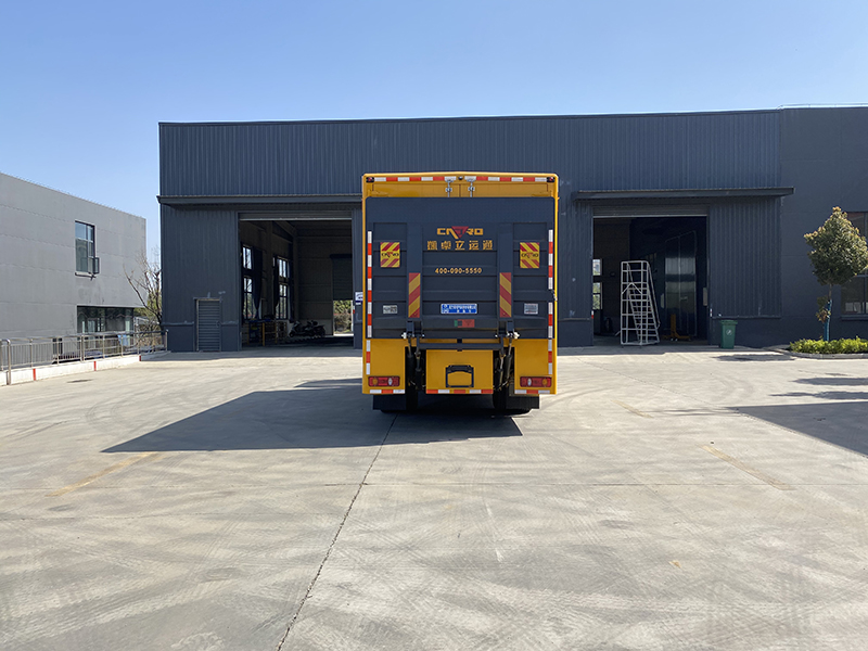 東風(fēng)天錦裝備車